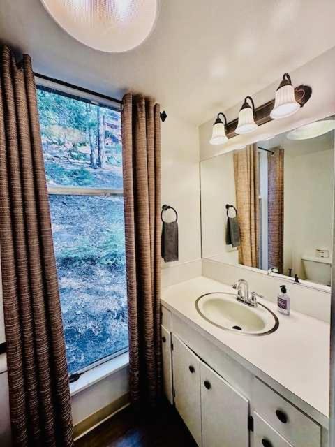 Views Inside Yosemite-Timber Lodge-Sleeps 6 요세미테 웨스트 외부 사진